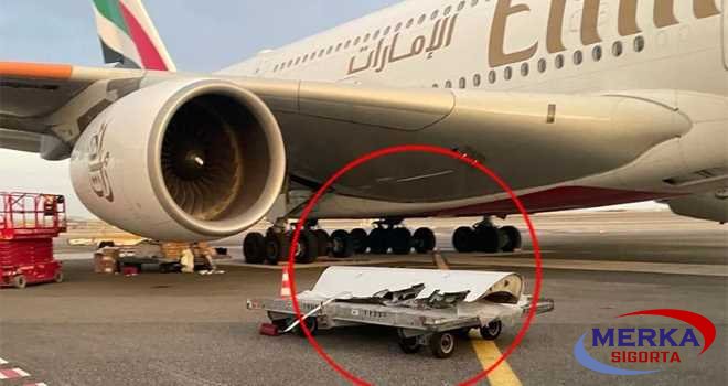 Emirates Uçağı Drone'a Çarptı