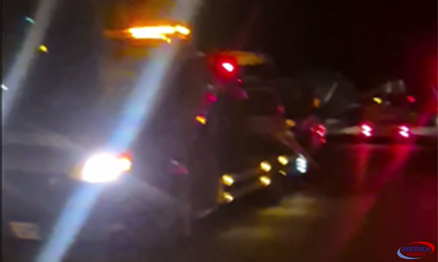 (VİDEO)Can Dostları Trafik Kazası Geçirdi